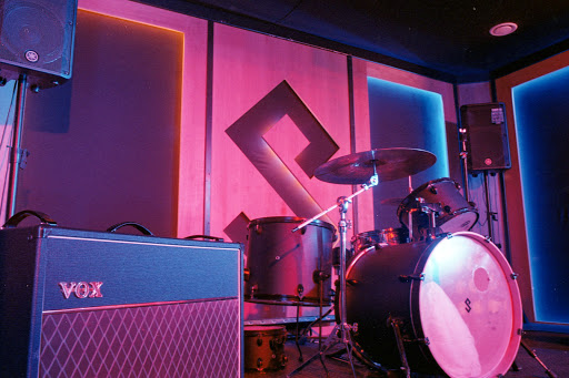 PIRATE.COM – Rehearsal & Recording Studios