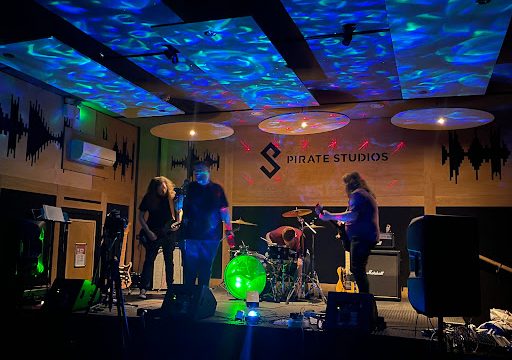 PIRATE.COM – Rehearsal & Recording Studios